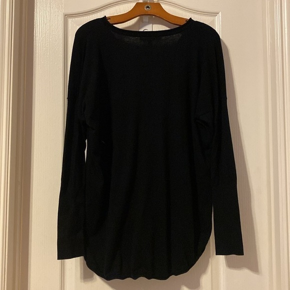 Victoria Secret Black Vneck Sweater Size Medium VGUC - Picture 2 of 8